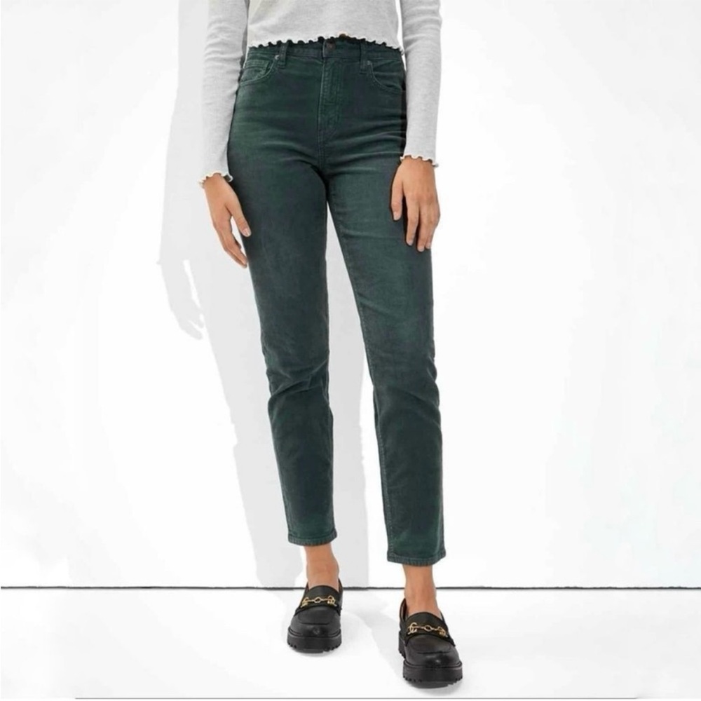 American Eagle Green Corduroy Mom Straight Jeans Size 6 Regular
